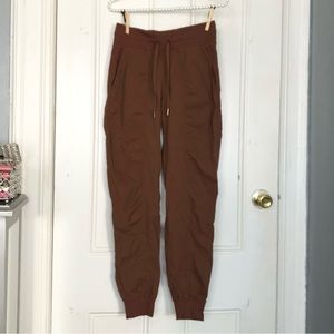 Lululemon dance studio mid-rise jogger size 4